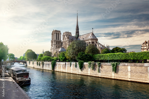 Notre Dame de Paris © adisa
