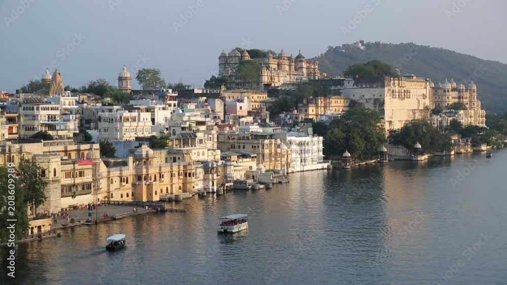 Lake Pichola and the City Palace in Udaipur, Rajasthan, India