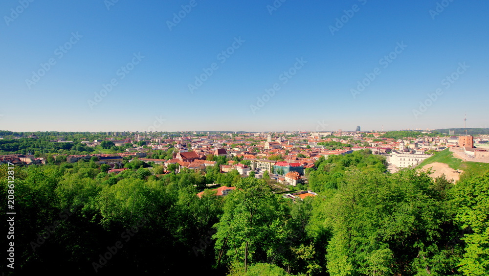 Panorama Wilna, pięknej, zabytkowej i zielonej stolicy Litwy, nad-bałkańskiej krainy