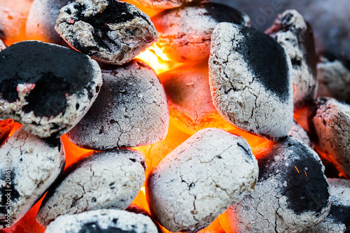 фотографія Arranged coals (selective focus) ready for barbecue