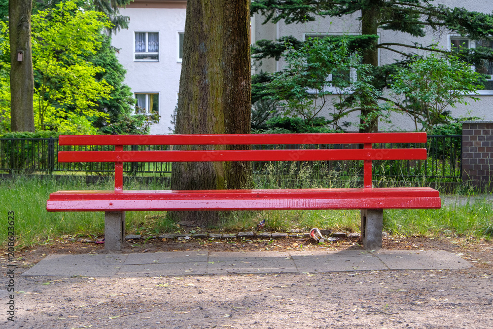 Obraz premium Red Park Bench