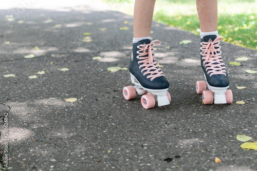 roller skates right