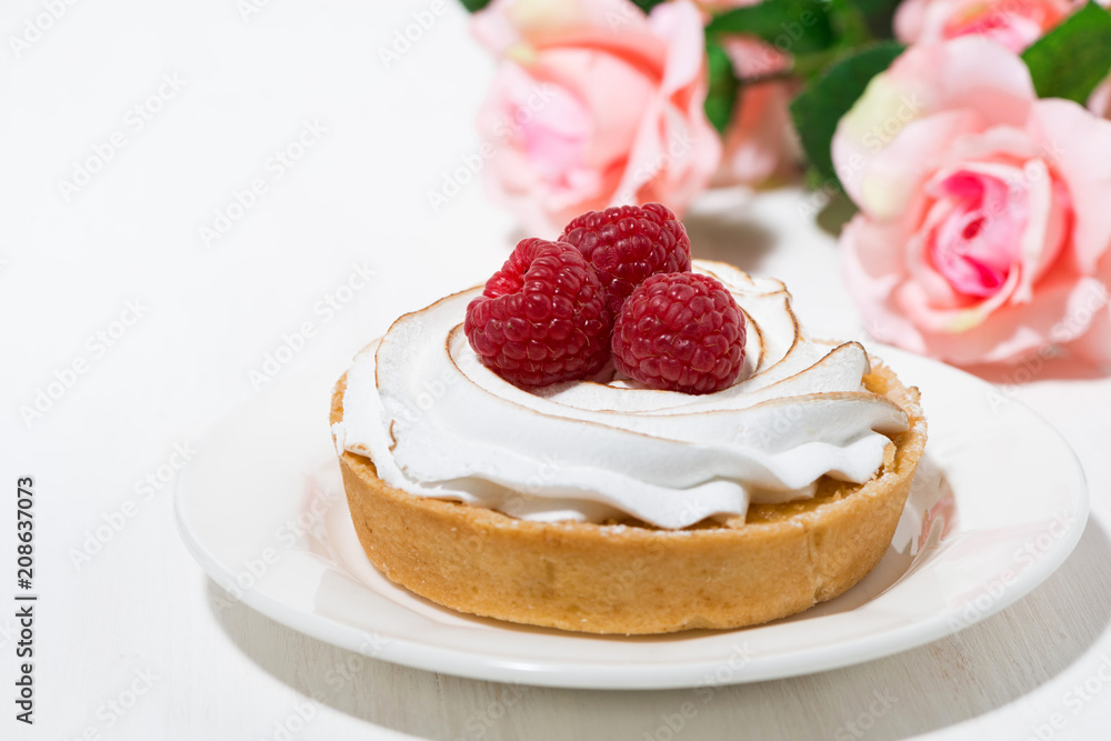 sweet tartlet with meringue and raspberry sweet tartlet with meringue and raspberry