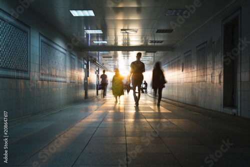 Εκτύπωση καμβά People in the passage