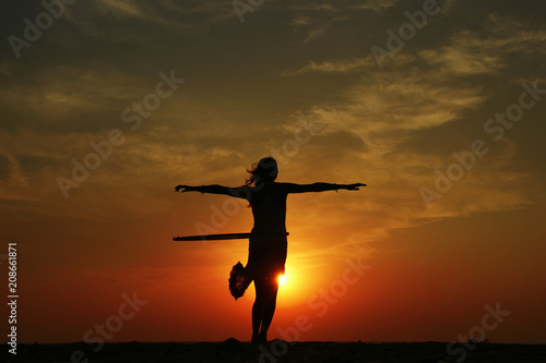 silhouette of a dancing woman