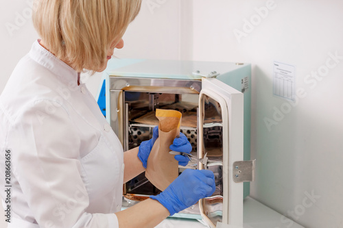 sterilize medical instruments