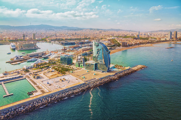 Wandcirkels Barcelona Skyline Barcelona met strand panorama  © marchello74