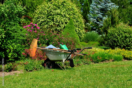 Prace w ogrodzie