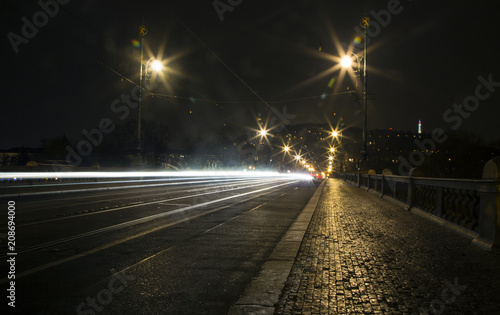 A look at the bridge at night with traffic © ry2929593
