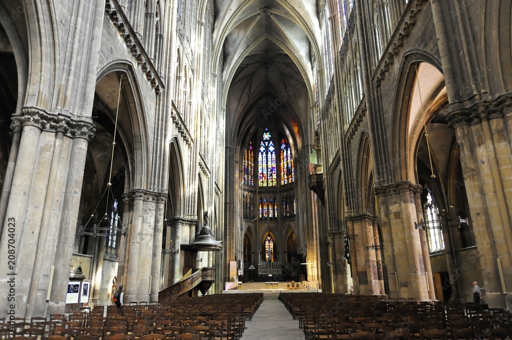 Innenansicht Deckengewölbe, Kathedrale Saint-Étienne, erbaut zwischen 1220 und 1520, Metz, Lothringen, Lorraine, Frankreich, Europa