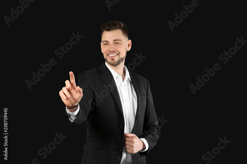 Young businessman using vir...