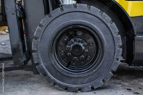 The front wheels of the forklift
