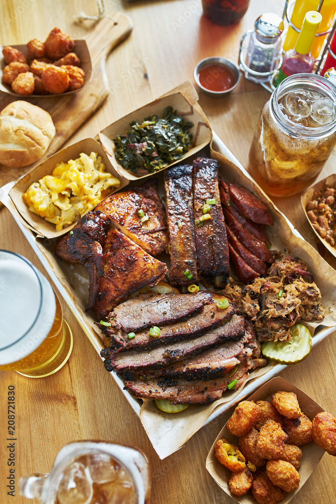 Stockfoto texas style bbq tray with smoked brisket, st louis ribs