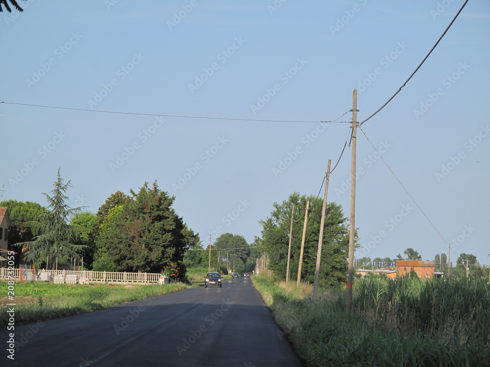 strada e paesaggio di campagna