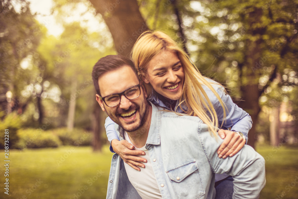 Fototapeta premium Happy couple in nature.