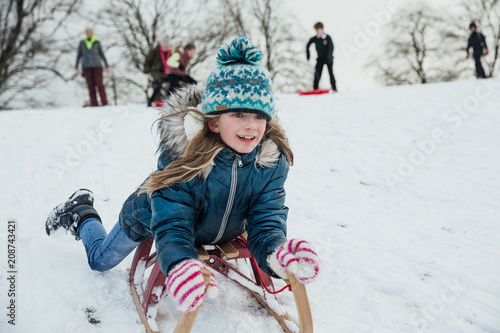 Konstfotografi Little Girl on a Sled
