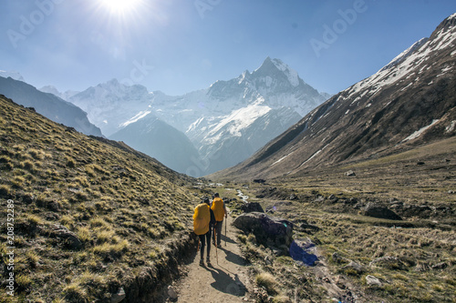 Foto Himalaya Annapurna Sonnenstrahlen Berge Hiking Fluss
