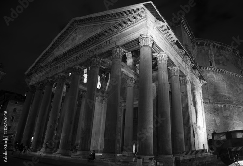 picture of the Pantheon of Rome taken at night, Italypicture of the Pantheon of Rome taken at night, Italy
