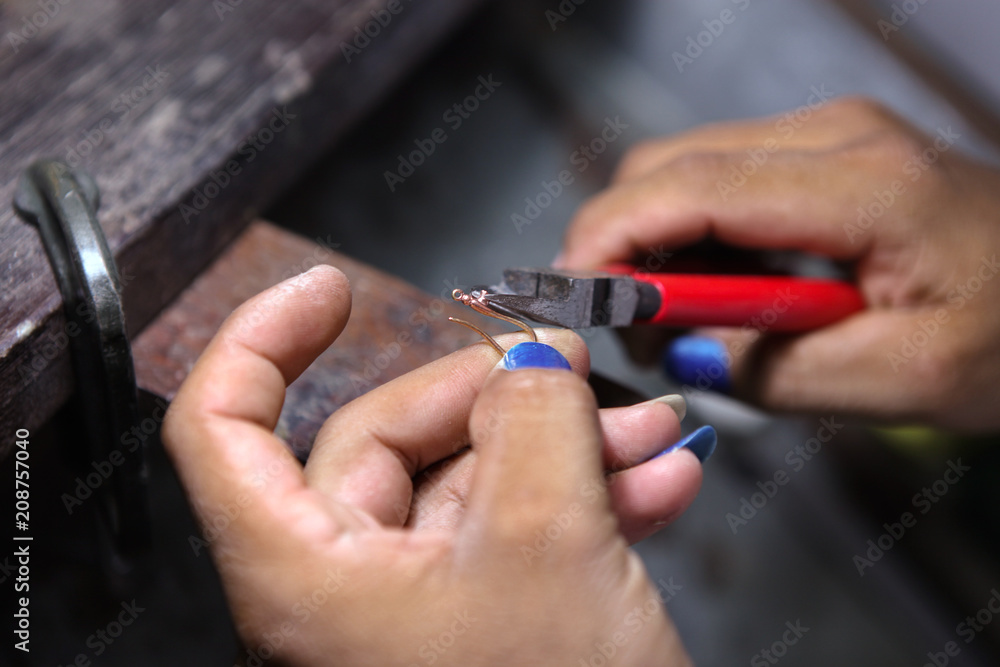 goldsmith cutting earring