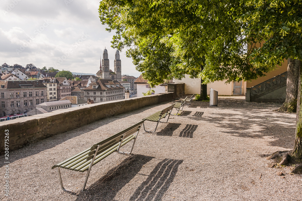 Zürich, Lindenhof, Grossmünster, Niederdorf, Altstadt, Stadt, Altstadthäuser, Aussichtspunkt, Limmat, Limmatquai, Stadtrundgang, Frühling, Sommer, Schweiz Zürich, Lindenhof, Grossmünster, Niederdorf, Altstadt, Stadt, Altstadthäuser, Aussichtspunkt, Limmat, Limmatquai, Stadtrundgang, Frühling, Sommer, Schweiz