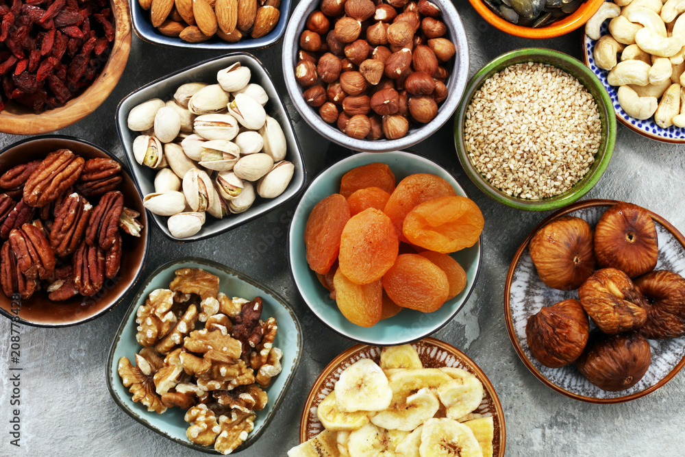 Composition with dried fruits and assorted healthy nuts Composition with dried fruits and assorted healthy nuts