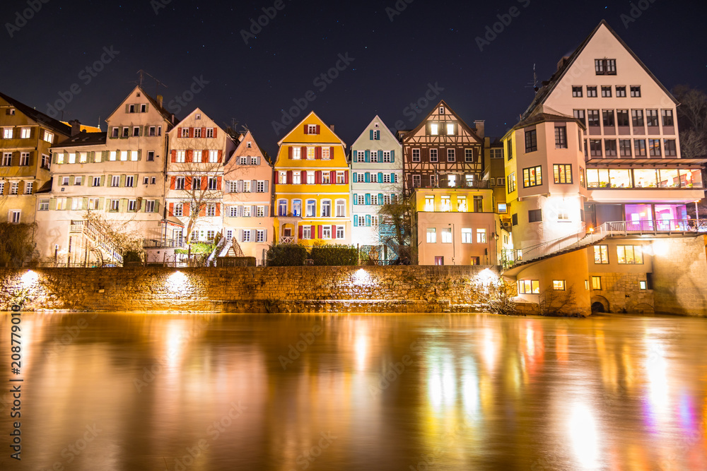 Fototapeta premium Tübingen bei Nacht an der Neckarbrücke