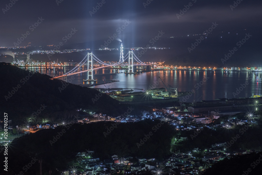 Obraz premium 測量山からの室蘭夜景/白鳥大橋（洞爺湖方向）