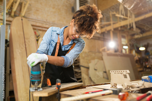 Obraz na plátne Afro american woman craftswoman working in her workshop