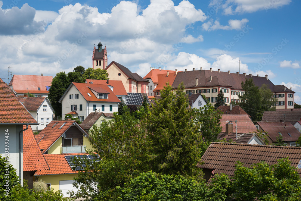 Ausblick auf den Ortskern der Gemeinde Altshausen im Landkreis Ravensburg