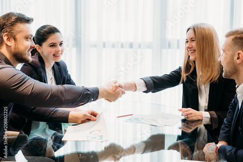 Foto closing or sealing a deal