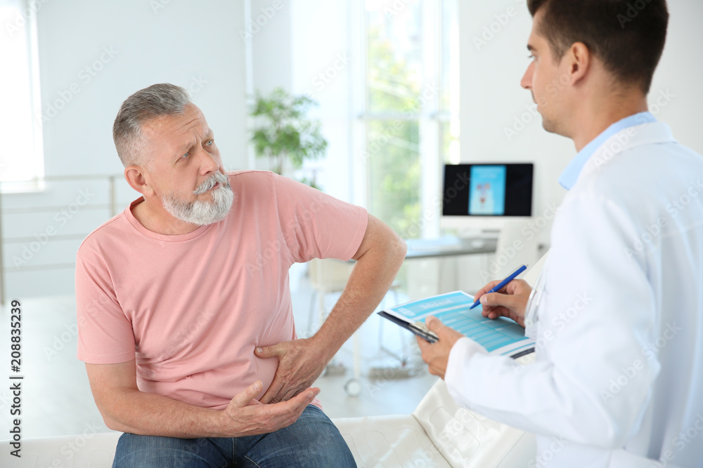 Obraz premium Man with health problem visiting urologist at hospital