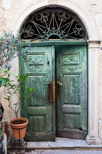 Green door