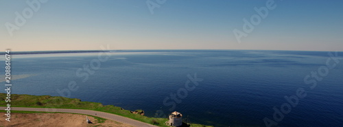 Panel kuchenny z motywem Widok na estońskie wybrzeże przy morzu bałtyckim z lotu ptaka - woda aż po horyzont