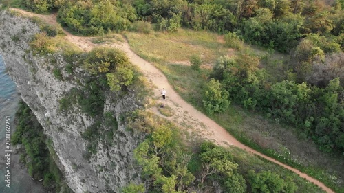 a man in front of edge shot 4k 29 fps 100mb/s photo