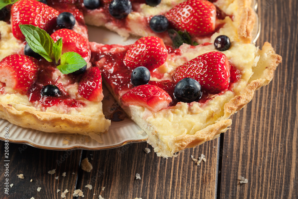 Tart with curd cheese, strawberries and blueberries Tart with curd cheese, strawberries and blueberries