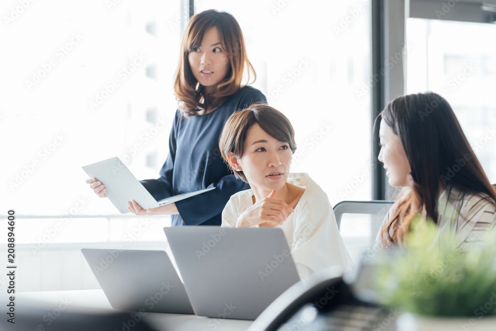ビジネス・女性 ビジネス・女性