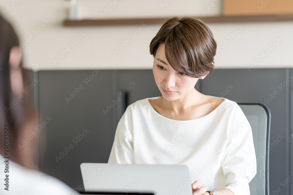 ビジネス・女性 ビジネス・女性