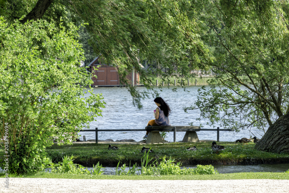 Entspannung beim Spaziergang im Schlosspark zu Schwerin Entspannung beim Spaziergang im Schlosspark zu Schwerin