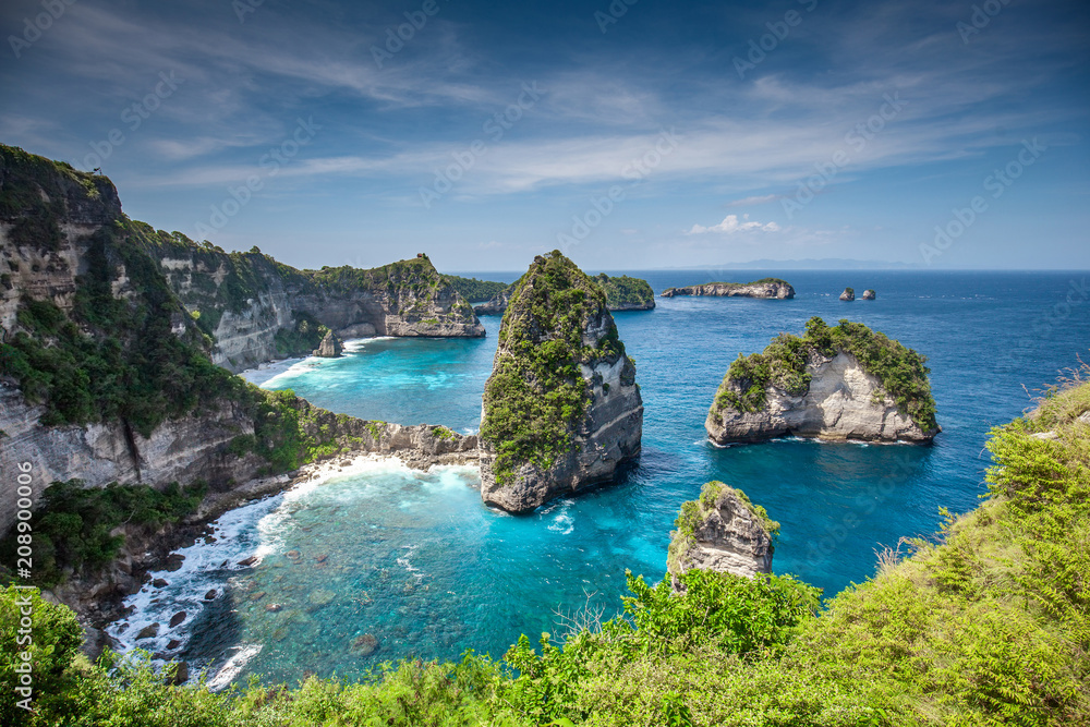 Naklejka premium Aerial view of the small island of Nusa Batumategan and Nusa Batupadasan Island from the Atuh Rija Lima shrine on Nusa Penida Island near Bali, Indonesia.