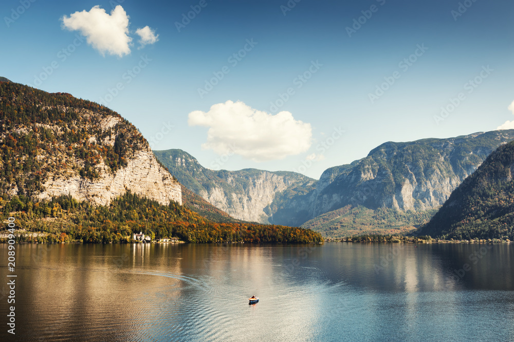 Hallstatter lake in Austrian Alps. Beautiful autumn landscape
