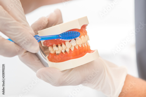 Zahnarzt - Zahnprothese