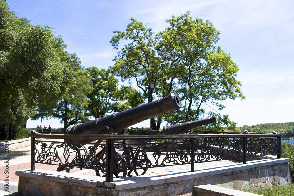 Guns like cannon Guns like cannon
