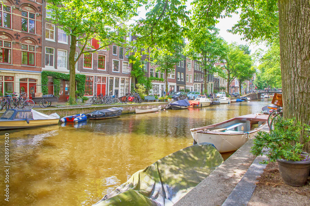 Fototapeta premium Romantisches, grünes Amsterdam