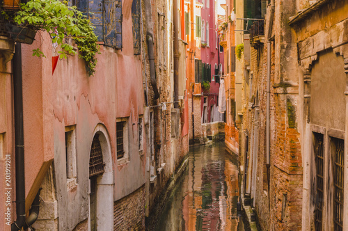 Fototapeta Naklejka Na Ścianę i Meble -  Old Houses Along Narrow Canal in Venice, Italy