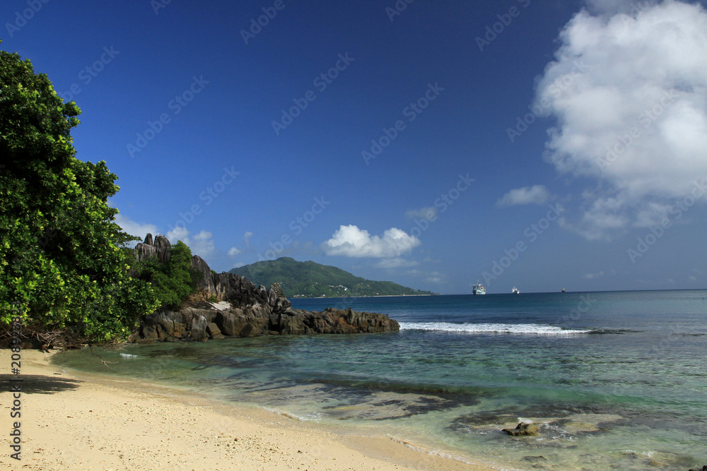 Obraz premium Beach of Sainte Anne Island, Seychelles