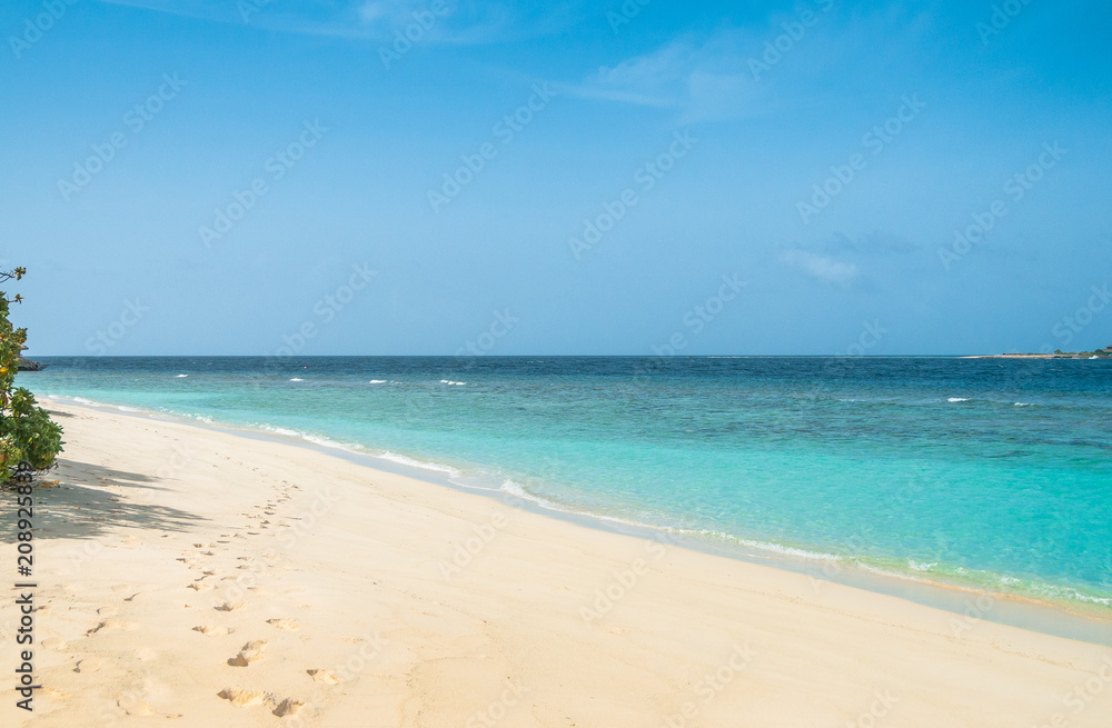 Fototapeta premium Maldives beautiful beach background white sandy tropical paradise island with blue sky sea water ocean 