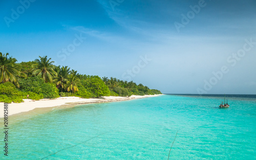 Fototapeta Naklejka Na Ścianę i Meble -  Maldives, the perfect white beach, paradise
