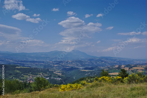 Fototapeta Naklejka Na Ścianę i Meble -  Paesaggio visto dal monte