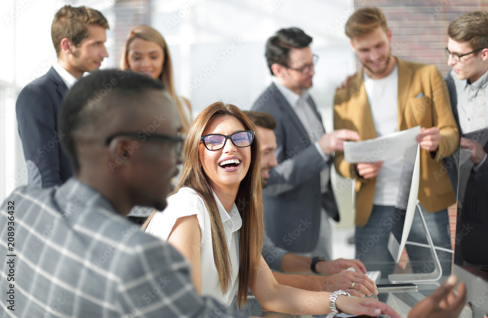 Obraz premium multi-ethnic business team in the workplace