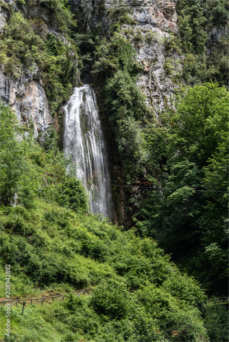 cascade dans les Picos de Europa au nord de l Espagne